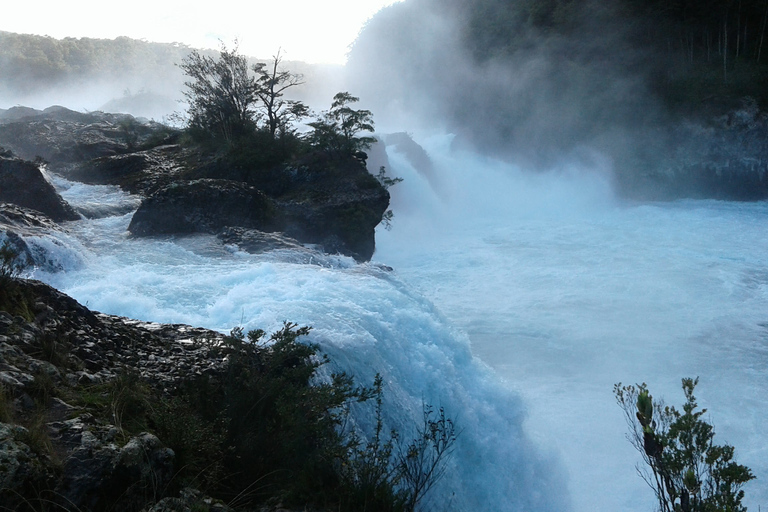 Puerto Varas: Wulkan Osorno, wodospad Petrohue - wycieczka 1-dniowaWycieczka 1-dniowa Puerto Varas - wulkan Osorno i Petrohue
