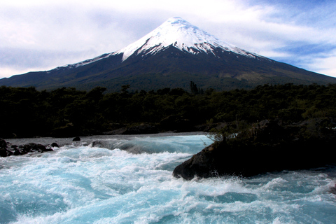 Puerto Varas: Wulkan Osorno, wodospad Petrohue - wycieczka 1-dniowaWycieczka 1-dniowa Puerto Varas - wulkan Osorno i Petrohue