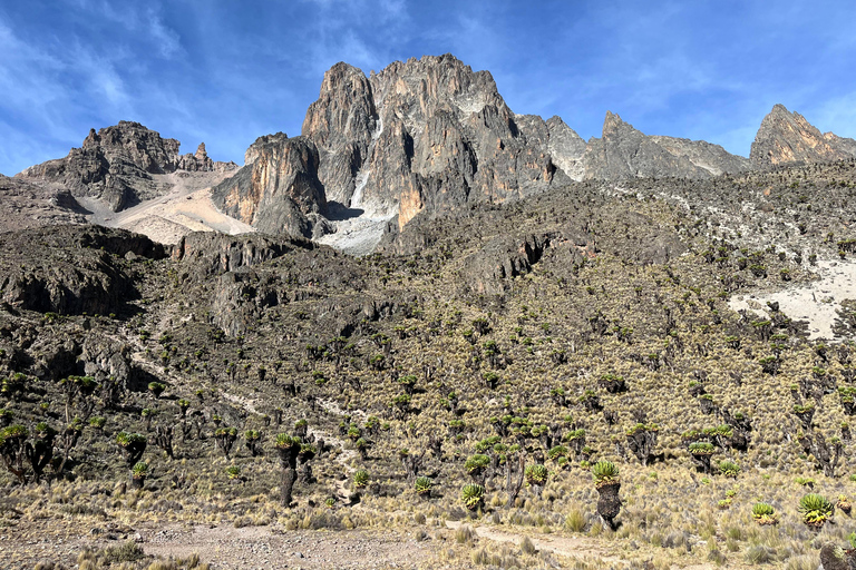 内罗毕：肯尼亚山五日徒步之旅（含餐饮及向导）内罗毕：5 天肯尼亚山徒步旅行（含餐饮和向导