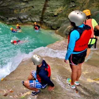 Ab Cebu: Canyoning bei den Kawasan-Wasserfällen