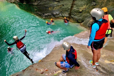 Cebú: tour privado de barranquismo y salto de acantilado en las cataratas de KawasanTour solamente