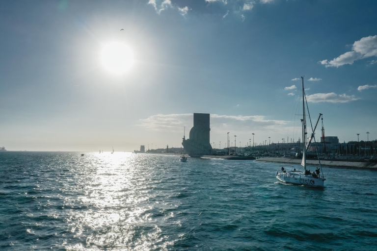 Lissabon: Segelboot-Tour auf dem TejoLissabon: Segelboot-Tour auf dem Tejo am Nachmittag