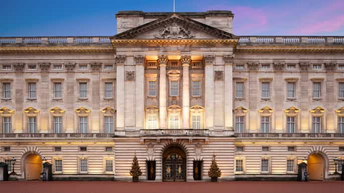 londres tour privado en coche por las ubicaciones de la película "la corona"