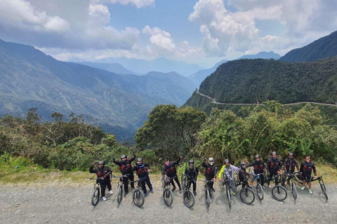 La Paz : Visite guidée de la Route de la mort en VTT avec déjeuner