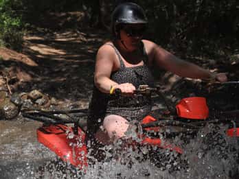 Kemer: Skog, lera och vattendrag Quad Safari Tour med upphämtning