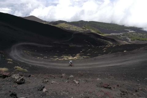 Catane : excursion à vélo au sommet de l’EtnaVisite partagée à vélo de l'Etna + Descente par gravité