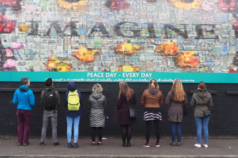 Belfast: politieke muurschilderingen, straatkunst en Peace Gate