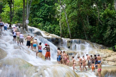 Jamaica: dagtrip Dunn’s River Falls en tuben op junglerivierVanaf hotels in Ocho Rios en cruisehaven