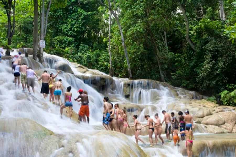 Jamaika: Dunn's River Falls und Jungle River Tubing Tour. Foto: GetYourGuide Jamaika: Dunn's River Falls und Jungle River Tubing Tour. Foto: GetYourGuide