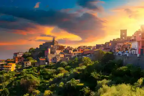 Da Catania o Taormina: tour privato del Padrino