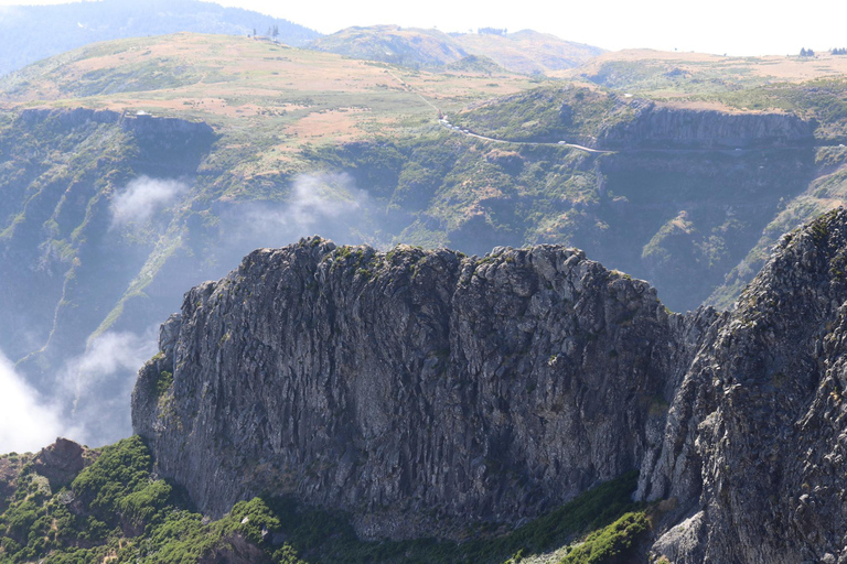 Funchal: Arieiro Peak, Nuns Valley 4x4 Tour & Dolphin Watch Funchal: Land and Sea Jeep Tour and Dolphin Watching