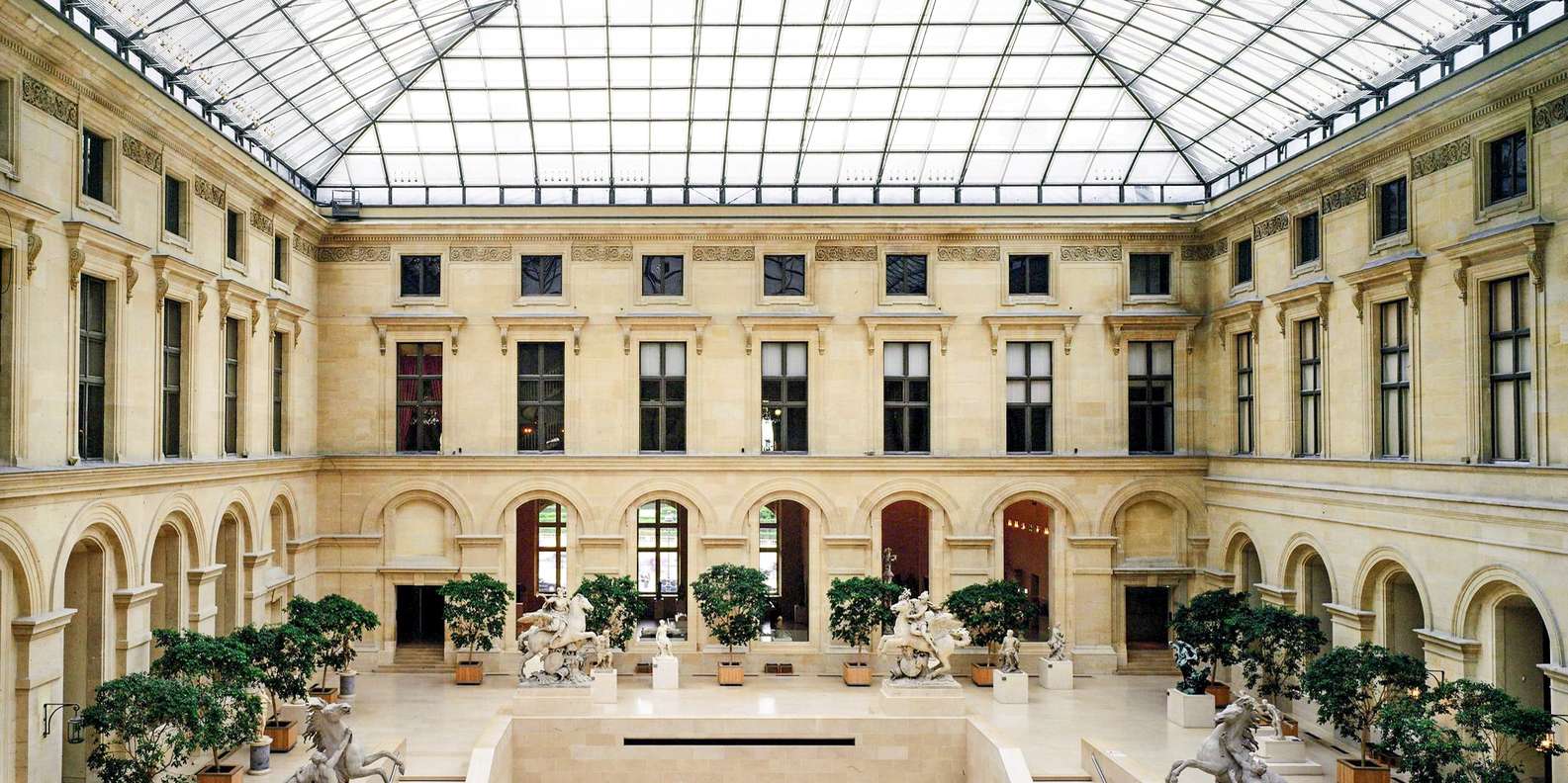 Paris: Louvre, Sainte-Chapelle, & Notre Dame Full Day Tour