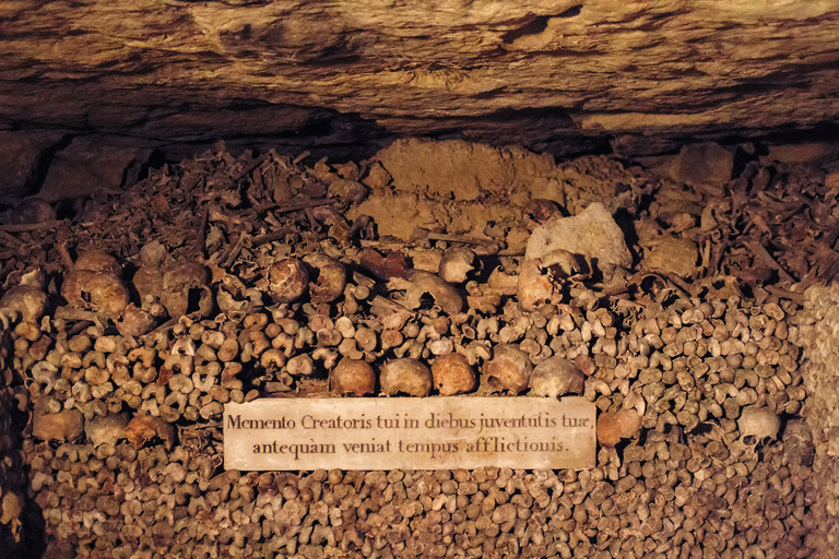 Parigi: Tour con accesso speciale alle catacombe