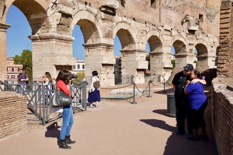 Roma: tour sin colas en autobús turístico y ColiseoTour con boleto de autobús de 24 horas - Inglés