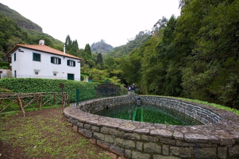 Madeira: Private East Island Tour met King Christ VisitOphalen Funchal, Caniço, Cma Lobos-gebied