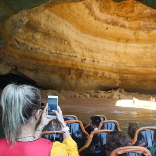Vilamoura: Benagil Cave Boat Tour with Entry