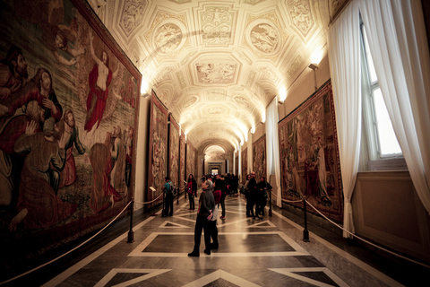 Entrada sin billete a los Museos Vaticanos y la Capilla SixtinaMuseos Vaticanos y Capilla Sixtina: entrada sin colas