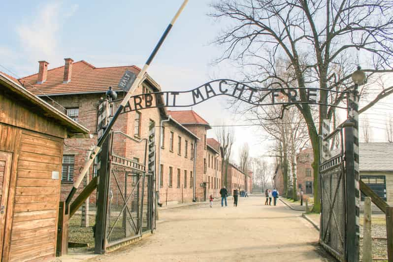 Kraków: Zwiedzanie Muzeum Auschwitz-Birkenau Z Przewodnikiem | GetYourGuide