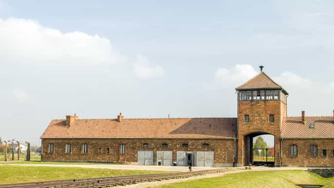 from krakow auschwitz birkenau guided tour with pickup