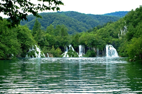 Depuis Zagreb : Visite du parc national des lacs de Plitvice avec billetsZagreb : Parc national des lacs de Plitvice et visite de Rastoke