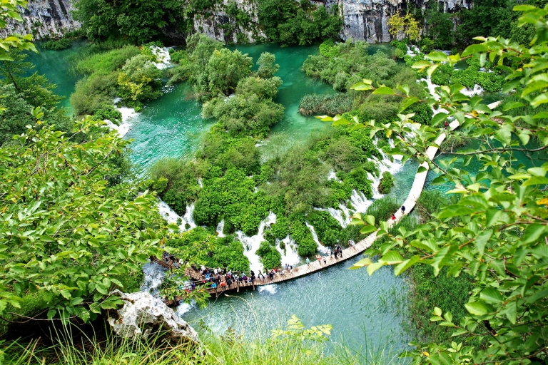 Van Zagreb: Plitvice Lakes National Park Tour met kaartjesZagreb: Nationaal park Plitvicemeren en Rastoke-tour