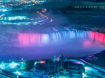 Niagarafälle Kanada: Beleuchtete Niagarafälle ab Toronto Niagarafälle Kanada: Beleuchtete Niagarafälle ab Toronto