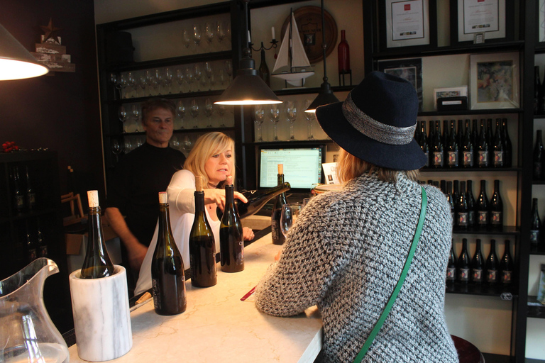 From Seattle: Snoqualmie Falls & Woodinville Wine Tasting Summer: Snoqualmie Falls & Wine Tasting (3 Wineries)