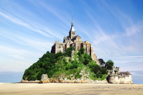De Paris: visite de 2 jours du Mont St Michel et de la vallée de la LoireExcursion de 2 jours au Mont St Michel et à la Vallée de la Loire en anglais