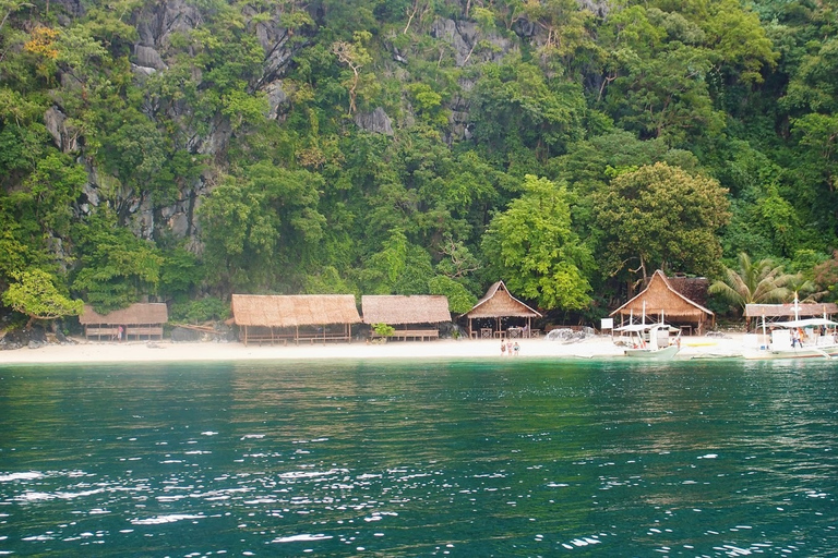 Coron : îles au large de la baie, lagons et lacs