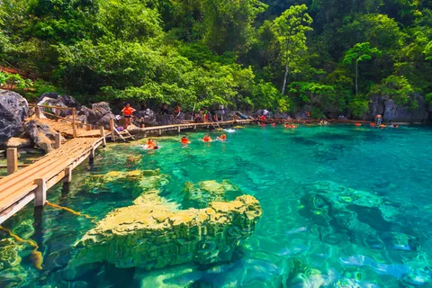Coron: Off-Bay Islands, Lagoons and Lakes Hopping Tour