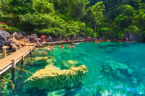 Coron: Off-Bay Islands, Lagoons and Lakes Hopping Tour