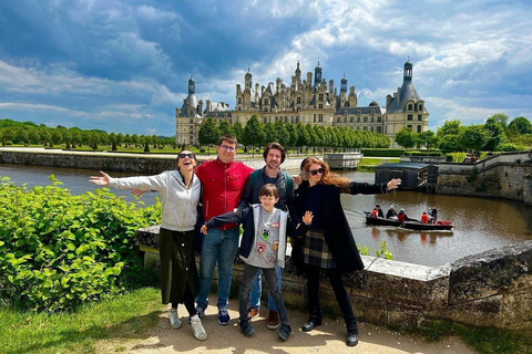 Tour privado por París: Castillo de Chambord con carrito de golf + regaloMinivan Premium (hasta 6 pasajeros)