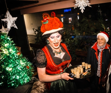 Freiburg: Christmas Tour with Drag Queen Betty BBQ
