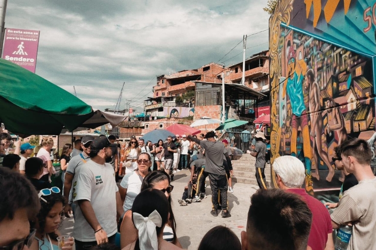 Medellin: Comuna 13, Real-Geschichte und Metrocable-TourComuna 13: Echte Geschichte, lokales Essen und Metrocable-Tour