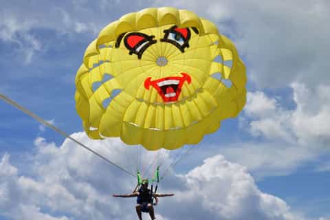 Zanzibar: Parasailing Boat Trip with Flight Instructor