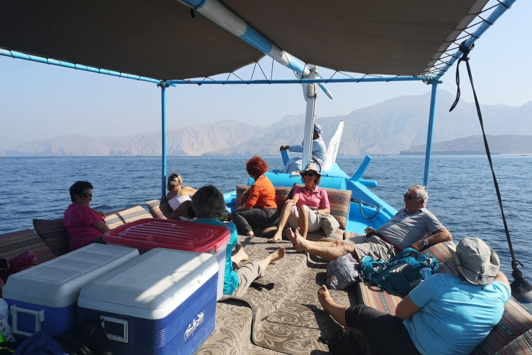 Musandam Khasab: boottocht van een dag met vervoer en lunchBoottocht van een dag naar Musandam Khasab met vervoer