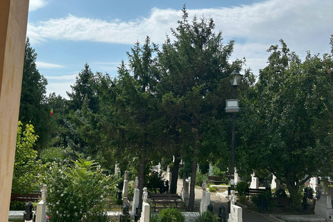 Bucharest: Contrasts of Communism - Small Group Walking Tour