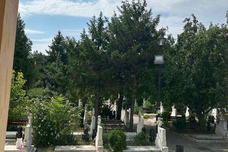 Bucharest: Contrasts of Communism - Small Group Walking Tour