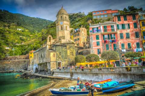 From Rome: Private Day Tour of Pompeii & Amalfi Coast
