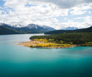 Canadian Rockies: Helicopter Flight with Exploration Hike