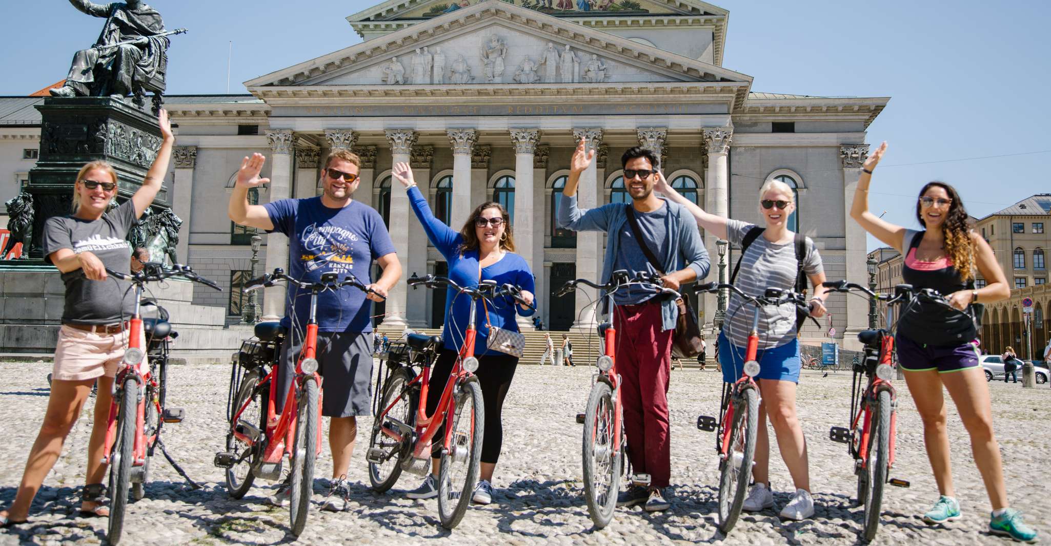 Munich: Bike Tour with Beer Garden Break