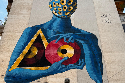 Tirana: Tour a pie de arte urbano y arquitectura moderna