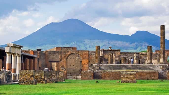 naples fullday pompeii herculaneum wine tasting tour