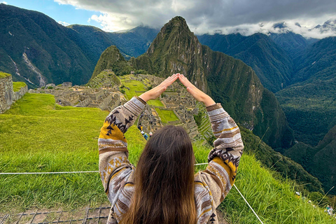 Machu Picchu: Circuit 2A (Classic Route) + Bus & Local Guide Last-Minute: Circuit 3B with Guide Included