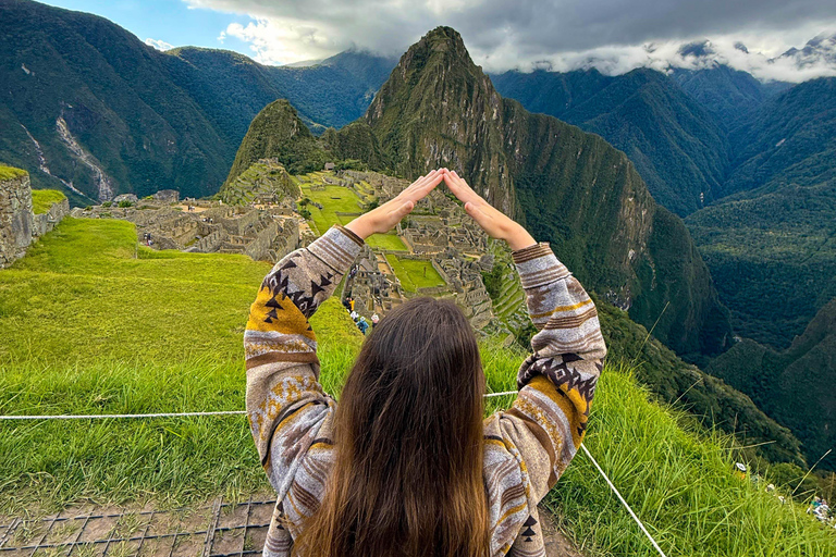 Machu Picchu: Circuit 2A (Classic Route) + Bus & Local Guide Last-Minute: Circuit 3B with Guide Included