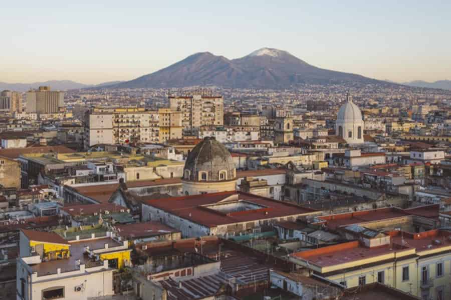 Neapel: Blick auf 500 Kuppeln von den Dächern des Doms von Neapel. Foto: GetYourGuide Neapel: Blick auf 500 Kuppeln von den Dächern des Doms von Neapel. Foto: GetYourGuide