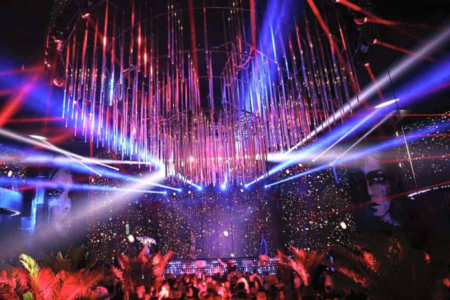 Bukarest: VIP-Dinner, Limousinenfahrt & Clubbing. Foto: GetYourGuide Bukarest: VIP-Dinner, Limousinenfahrt & Clubbing. Foto: GetYourGuide