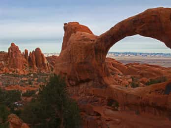 Von Moab: Ganztägige Canyonlands und Arches 4x4-Fahrradtour Von Moab: Ganztägige Canyonlands und Arches 4x4-Fahrradtour