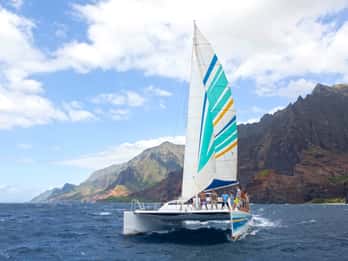 Ab Port Allen, Kauai: Napali-Küste Segel- & Schnorchel-Tour Ab Port Allen, Kauai: Napali-Küste Segel- & Schnorchel-Tour