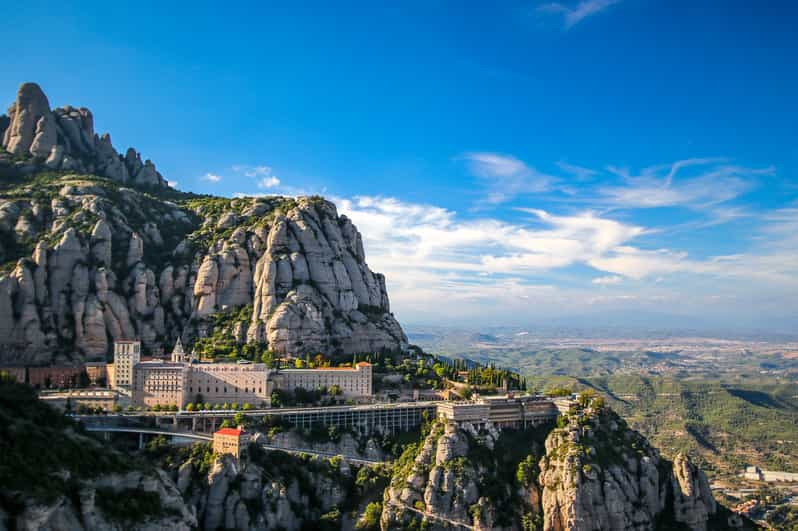 Ab Salou Kloster Montserrat Und Colonia G Ell Getyourguide